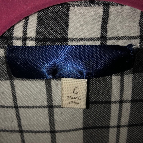 a black and white flannel - Picture 2 of 3